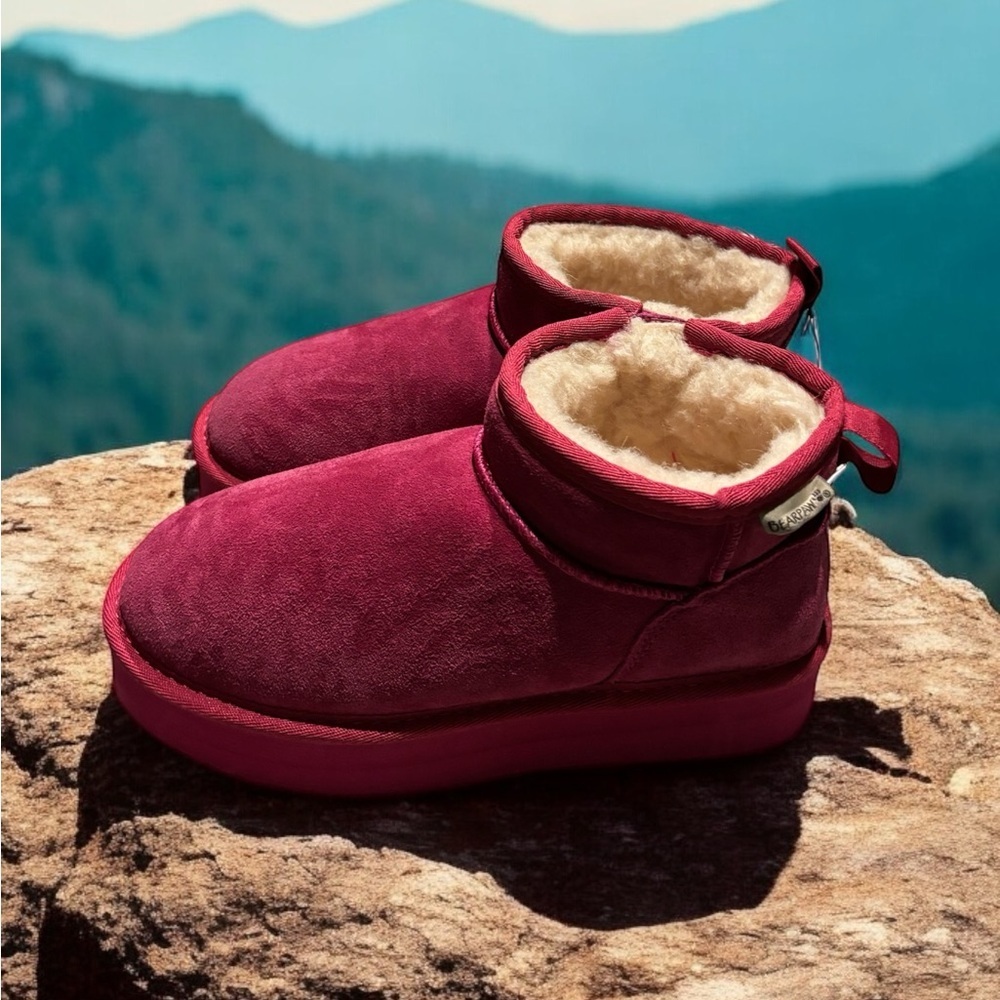 BearPaw Pink Shearling Boots Size 5. NWT.